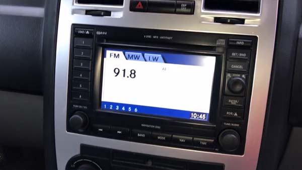 இந்த காருக்கு வெறும் ரூ10 ஆயிரம் தானா...? நம்பவே முடியலையே 