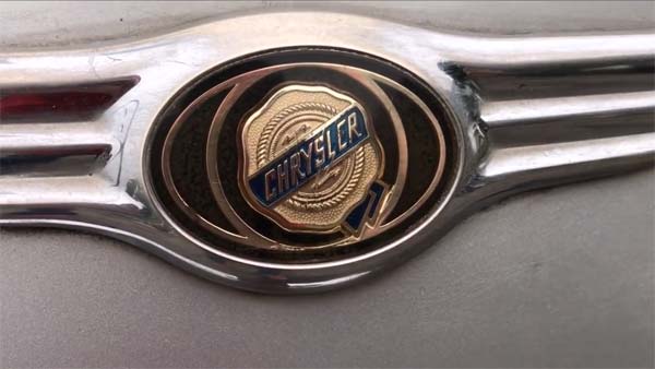 இந்த காருக்கு வெறும் ரூ10 ஆயிரம் தானா...? நம்பவே முடியலையே 