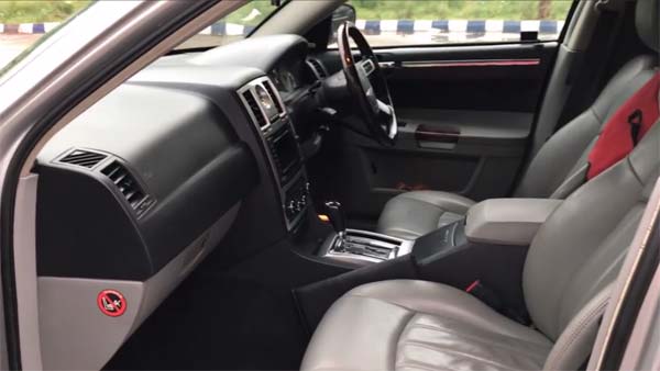 இந்த காருக்கு வெறும் ரூ10 ஆயிரம் தானா...? நம்பவே முடியலையே 