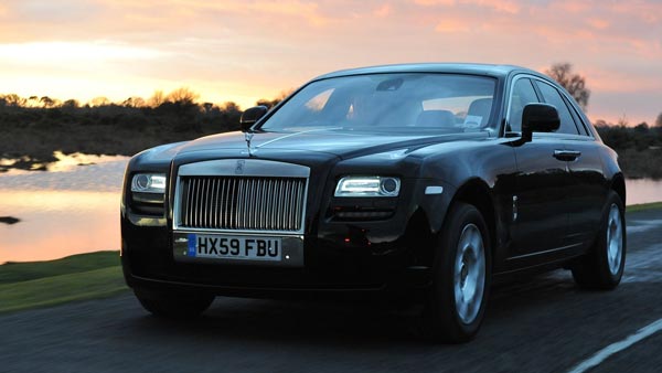 சர்காரை பிடிக்க ரோல்ஸ்ராய்ஸ் காரில் கெத்து காட்டும் விஜய்!!