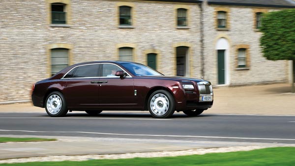 சர்காரை பிடிக்க ரோல்ஸ்ராய்ஸ் காரில் கெத்து காட்டும் விஜய்!!