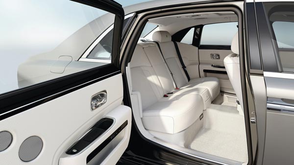 சர்காரை பிடிக்க ரோல்ஸ்ராய்ஸ் காரில் கெத்து காட்டும் விஜய்!!