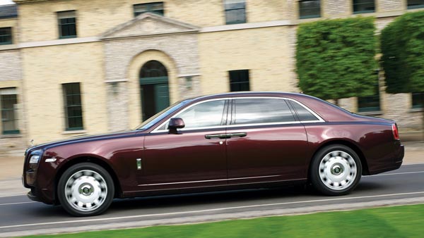 சர்காரை பிடிக்க ரோல்ஸ்ராய்ஸ் காரில் கெத்து காட்டும் விஜய்!!