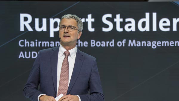 ஆடிக்கு அடித்த அடி... புகை உமிழ்தல் மோசடி வழக்கில் சிஇஒ அதிரடி கைது!