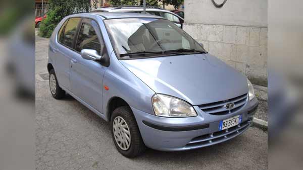 ஸ்கூட்டர் விலையில் கார் வேண்டுமா? வாங்க வாங்கலாம்....