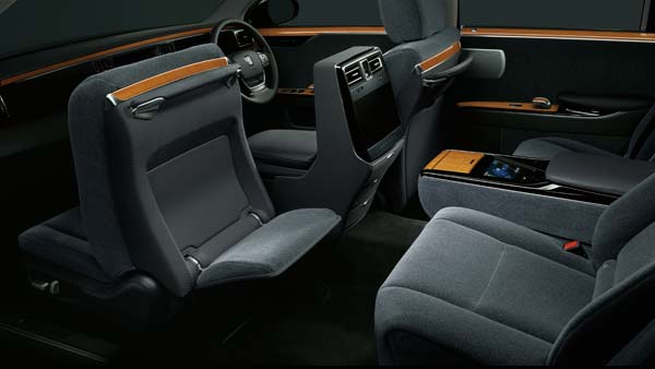 புதிய டொயோட்டா செஞ்சூரி லிமோசின் கார் ஜப்பானில் அறிமுகம்!