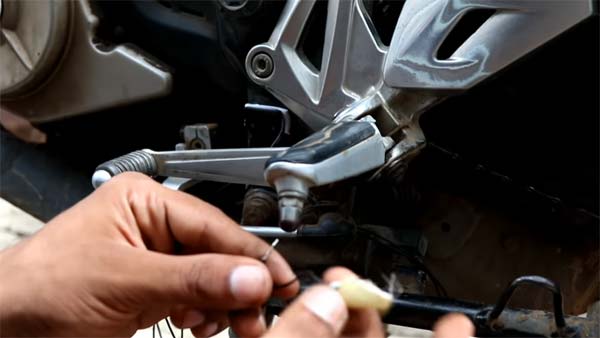 பைக் எந்த கியரில் செல்கிறது என்பதை கணிக்க முடியாமல் சிரமப்படுபவர்களுக்கு வந்தாச்சு தீர்வு!