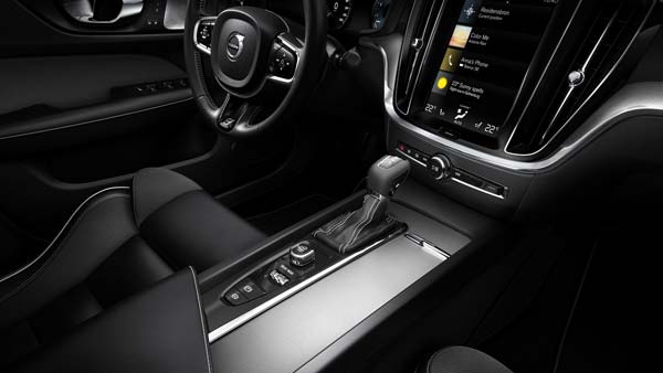 புதிய வால்வோ எஸ்60 சொகுசு கார் அறிமுகம்: படங்களுடன் தகவல்கள்!
