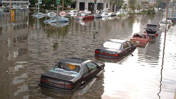 ஓவர் கான்பிடன்ஸ் உடம்புக்கு ஆகாது.. தன் நிறுவனத்தின் காரை பாராட்டியவருக்கு ஆனந்த் மஹிந்திரா பதில் ஓவர் கான்பிடன்ஸ் உடம்புக்கு ஆகாது.. தன் நிறுவனத்தின் காரை பாராட்டியவருக்கு ஆனந்த் மஹிந்திரா பதில்
