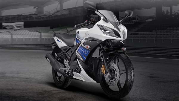 சேட்டன்களின் வாகனங்களை தொற்றிய கால்பந்து ஜூரம்! யமஹா, ஹோண்டாவும் தப்பவில்லை! 