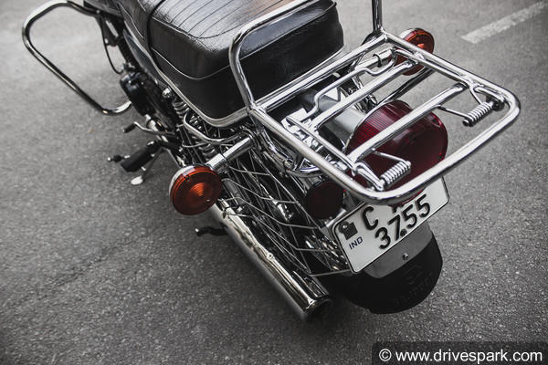 80's கிட்ஸ் ரசித்த யமஹா ஆர்டி350 பைக்கில் இவ்வளவு அம்சங்களா?