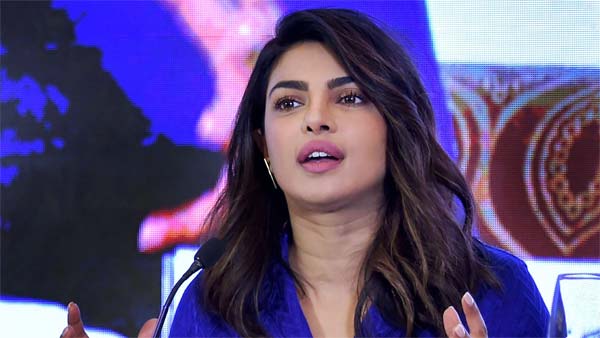 நம்ம ஊரு அம்மணிகள் பயன்படுத்தும் ரோல்ஸ் ராய்ஸ் காரின் விலையை கேட்டால் ஒரு நிமிஷம் தலை சுத்தும்..