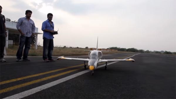 சத்தமில்லாமல் உலக சாதனை படைத்தார் நடிகர் அஜித்; ஆளில்லா விமான தயாரிப்பில் புதிய மைல்கல் சத்தமில்லாமல் உலக சாதனை படைத்தார் நடிகர் அஜித்; ஆளில்லா விமான தயாரிப்பில் புதிய மைல்கல்