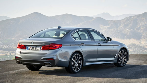 இந்த கார்களில்தான் காதலனுடன் ஜாலியாக ஊர் சுற்றுகிறார் பிரியங்கா சோப்ரா.. எல்லாமே காஸ்ட்லி ரகம்..