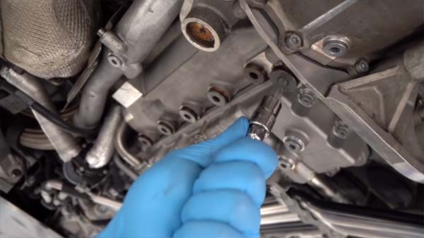 இந்த காருக்கு ஆயில் மாற்ற ரூ15 லட்சம் செலவு; இதுக்கு புது காரே வாங்கிறலாமே 