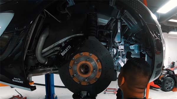 இந்த காருக்கு ஆயில் மாற்ற ரூ15 லட்சம் செலவு; இதுக்கு புது காரே வாங்கிறலாமே 