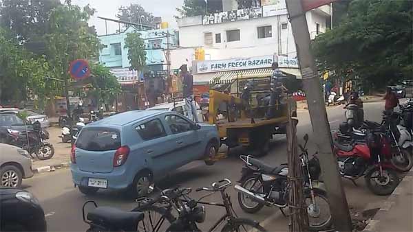 பார்க்கிங் வசதி இருந்தால் மட்டுமே வாகனம் வாங்க முடியும்.. விதிமீறிய 100 வாகனங்கள் கொத்தாக பறிமுதல் பார்க்கிங் வசதி இருந்தால் மட்டுமே வாகனம் வாங்க முடியும்.. விதிமீறிய 100 வாகனங்கள் கொத்தாக பறிமுதல்