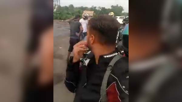 40 சூப்பர் பைக்குகளை திடீரென பறிமுதல் செய்த போலீசார் மீது பேஸ்புக் லைவ்வில் இளைஞர்கள் பகீர் புகார்... 