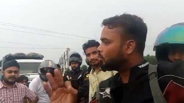 40 சூப்பர் பைக்குகளை திடீரென பறிமுதல் செய்த போலீசார் மீது பேஸ்புக் லைவ்வில் இளைஞர்கள் பகீர் புகார்... 