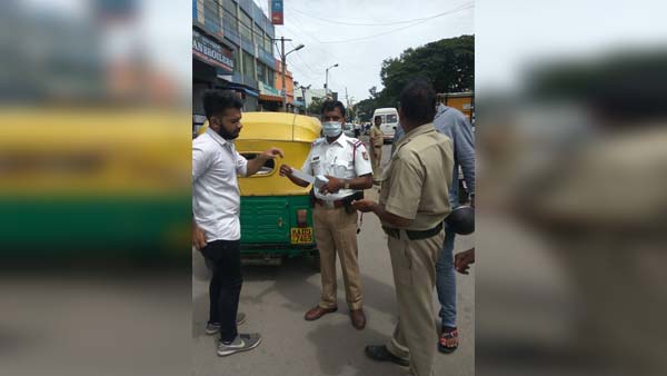 பெட்ரோல், டீசல் வாகனங்களுக்கு இனி தனித்தனி கலர் ஸ்டிக்கர்கள் ஓட்ட வேண்டும் பெட்ரோல், டீசல் வாகனங்களுக்கு இனி தனித்தனி கலர் ஸ்டிக்கர்கள் ஓட்ட வேண்டும்