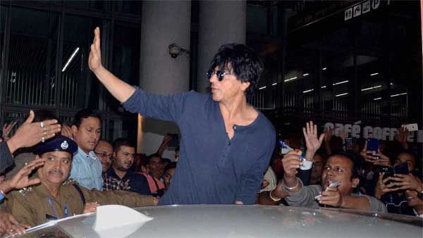 இந்தியாவில் புகாட்டி வேரோன் கார் வைத்திருக்கும் ஒரே நபர் ஷாருக்கான்? ரகசியத்திற்கு விடை கிடைத்தது.. 