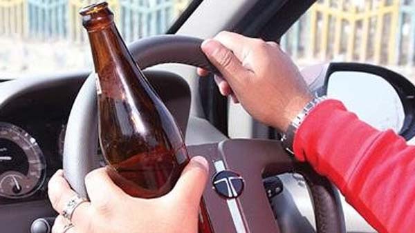 காரில் மது அருந்தினால் கைது.. 'நீ முதல்ல ஒயின்ஷாப்ப மூடுயா' என பிஜிலி ரமேஷ் ஸ்டைலில் பேச முடியாது.. காரில் மது அருந்தினால் கைது.. 'நீ முதல்ல ஒயின்ஷாப்ப மூடுயா' என பிஜிலி ரமேஷ் ஸ்டைலில் பேச முடியாது..