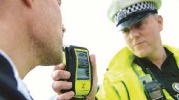 காரில் மது அருந்தினால் கைது.. 'நீ முதல்ல ஒயின்ஷாப்ப மூடுயா' என பிஜிலி ரமேஷ் ஸ்டைலில் பேச முடியாது.. காரில் மது அருந்தினால் கைது.. 'நீ முதல்ல ஒயின்ஷாப்ப மூடுயா' என பிஜிலி ரமேஷ் ஸ்டைலில் பேச முடியாது..