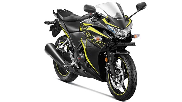 40 சூப்பர் பைக்குகளை திடீரென பறிமுதல் செய்த போலீசார் மீது பேஸ்புக் லைவ்வில் இளைஞர்கள் பகீர் புகார்... 