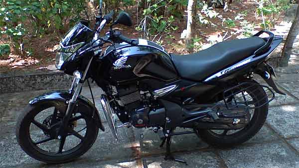 இந்தியர்களின் மனதில் நீங்கா இடம் பெற்ற டூவீலர்கள் இவை தான்