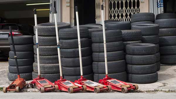 டயர்களை மாற்றியே ஆக வேண்டும் என்பது அறிந்து கொள்வதற்கான சில வழிகள்!!