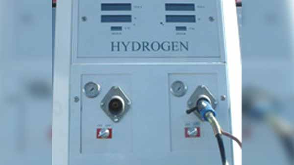 தண்ணீரில் ஓடும் பைக்; திருப்பூர் மாணவி அசத்தல் கண்டுபிடிப்பு; எப்பொழுது நடைமுறைக்கு வரும்?