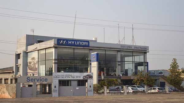 ஊழியரை தாக்கி முட்டி போட வைத்து அவமானப்படுத்திய கொடுமை.. ரிசார்ட்டில் பதுங்கிய ஹூண்டாய் டீலர்..