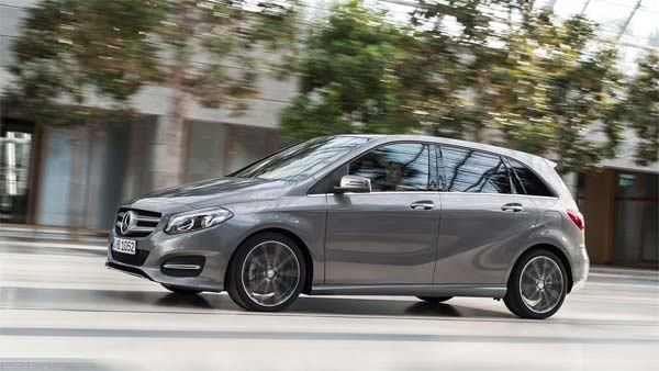 தமிழகத்தில் நெகிழ்ச்சி! பென்ஸ் கார் வாங்க வேண்டும் என்ற 8 வயது கனவை 88வது வயதில் நிறைவேற்றிய விவசாயி...