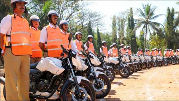 இன்னமும் டிவிஎஸ் பயன்படுத்தும் தமிழ்நாடு போலீஸ்.. குஜராத் போல் ஹார்லி டேவிட்சனுக்கு மாறுவது எப்போ? இன்னமும் டிவிஎஸ் பயன்படுத்தும் தமிழ்நாடு போலீஸ்.. குஜராத் போல் ஹார்லி டேவிட்சனுக்கு மாறுவது எப்போ?