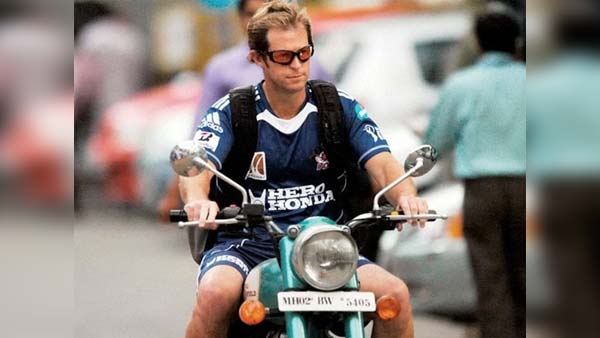 காலா வில்லன், மோகன்லால் மட்டுமல்ல.. வெளிநாட்டு பிரபலங்களையும் மயக்கும் இந்தியாவின் ராயல் என்பீல்டு காலா வில்லன், மோகன்லால் மட்டுமல்ல.. வெளிநாட்டு பிரபலங்களையும் மயக்கும் இந்தியாவின் ராயல் என்பீல்டு