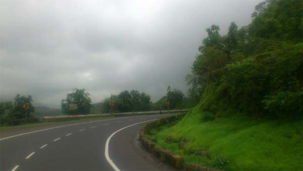 வீரப்பனால் கொல்லப்பட்டவர்களின் ஆவி உலாவுகிறது.. அமானுஷ்யம் நிறைந்த சத்தி வனச்சாலையில் திகில் பயணம்..