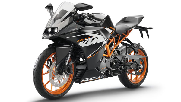 தண்ணீருக்குள் நீச்சல் அடிக்கும் கேடிஎம் பைக்; கேரளாவில் நடந்த சம்பவத்தின் வீடியோ