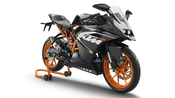 தண்ணீருக்குள் நீச்சல் அடிக்கும் கேடிஎம் பைக்; கேரளாவில் நடந்த சம்பவத்தின் வீடியோ