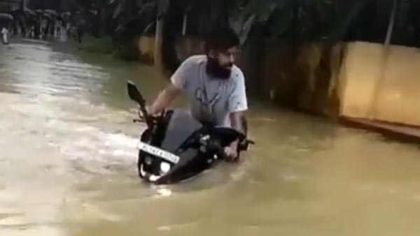 தண்ணீருக்குள் நீச்சல் அடிக்கும் கேடிஎம் பைக்; கேரளாவில் நடந்த சம்பவத்தின் வீடியோ