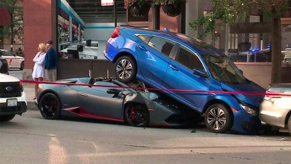 விபத்து பலத்த சேதமைடந்த லேம்போர்கினி; கல்லு போல நின்ற ஹோண்டா சிவிக்