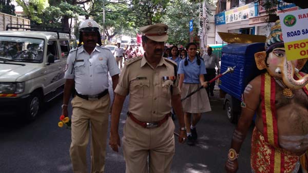 எமன் மேல இருந்த பயமே போச்சுயா.. போக்குவரத்து விழிப்புணர்வு ஏற்படுத்த மண்ணுலகம் வந்த விநாயகர்