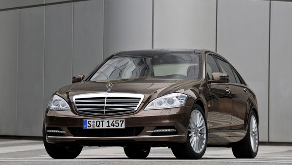 இந்த கார்களில்தான் காதலனுடன் ஜாலியாக ஊர் சுற்றுகிறார் பிரியங்கா சோப்ரா.. எல்லாமே காஸ்ட்லி ரகம்..