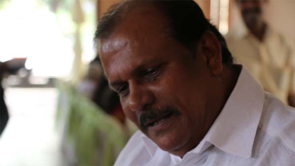 யாரிடம் கேட்கிறாய் வரி? கட்டபொம்மனாய் மாறி டோல்கேட்டை அடித்து நொறுக்கிய எம்எல்ஏ..