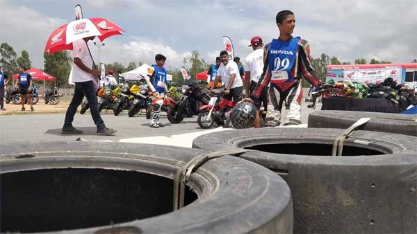 ஹோண்டா பைக் பந்தயத்தில் சென்னையை சேர்ந்த முகம்மது மிக்கைல் அசத்தல்!!