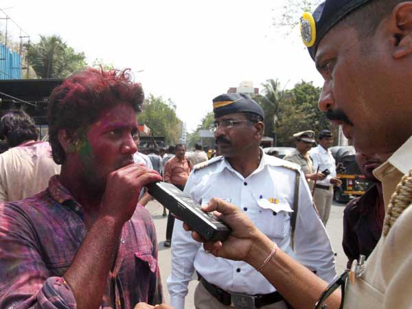 போக்குவரத்து விதிகளை மீறினால் இனி போலீசாரிடம் பணம் கொடுக்க தேவையில்லை.. வசூல் ராஜாக்கள் திண்டாட்டம்!!