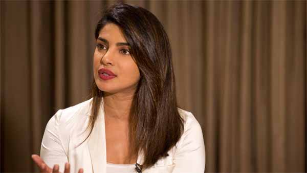 இந்த கார்களில்தான் காதலனுடன் ஜாலியாக ஊர் சுற்றுகிறார் பிரியங்கா சோப்ரா.. எல்லாமே காஸ்ட்லி ரகம்..