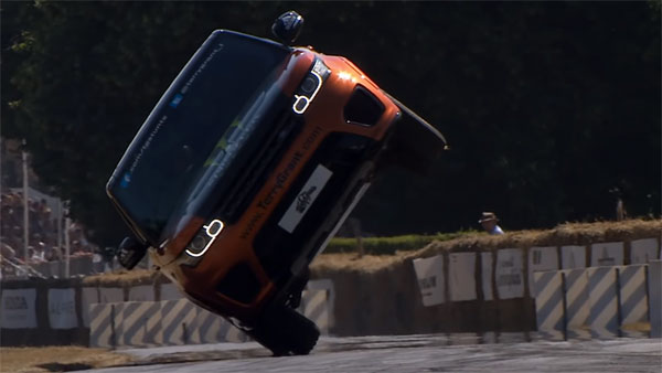 மாயம் இல்லே.. மந்திரம் இல்லே.. ரேஞ்ச் ரோவர் ஸ்போர்ட் கார் டூவீலராக மாறிய அதிசயம்! 