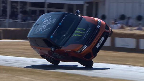 மாயம் இல்லே.. மந்திரம் இல்லே.. ரேஞ்ச் ரோவர் ஸ்போர்ட் கார் டூவீலராக மாறிய அதிசயம்! 