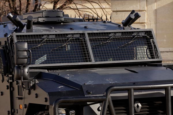 போர் முனையில் பயன்படுத்தப்படும் ராணுவ வாகனம் திடீரென சாதாரண வீதிகளில் வலம் வந்ததால் பரபரப்பு.. போர் முனையில் பயன்படுத்தப்படும் ராணுவ வாகனம் திடீரென சாதாரண வீதிகளில் வலம் வந்ததால் பரபரப்பு..