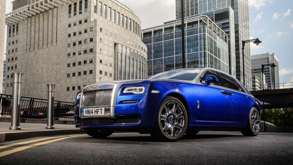 நம்ம ஊரு அம்மணிகள் பயன்படுத்தும் ரோல்ஸ் ராய்ஸ் காரின் விலையை கேட்டால் ஒரு நிமிஷம் தலை சுத்தும்..